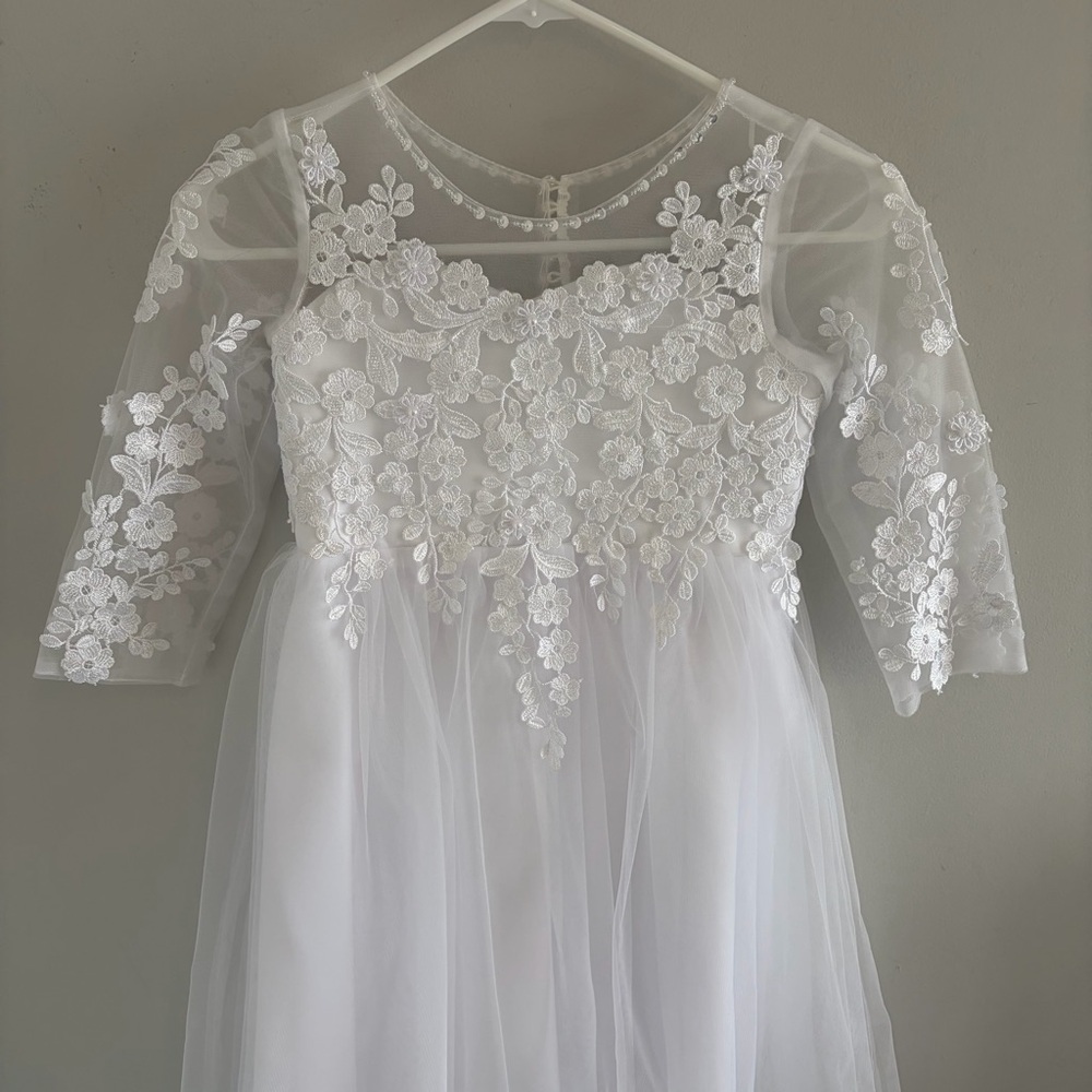 White Lace Girls First Communion Flower Girl Dress. - Picture 2 of 16